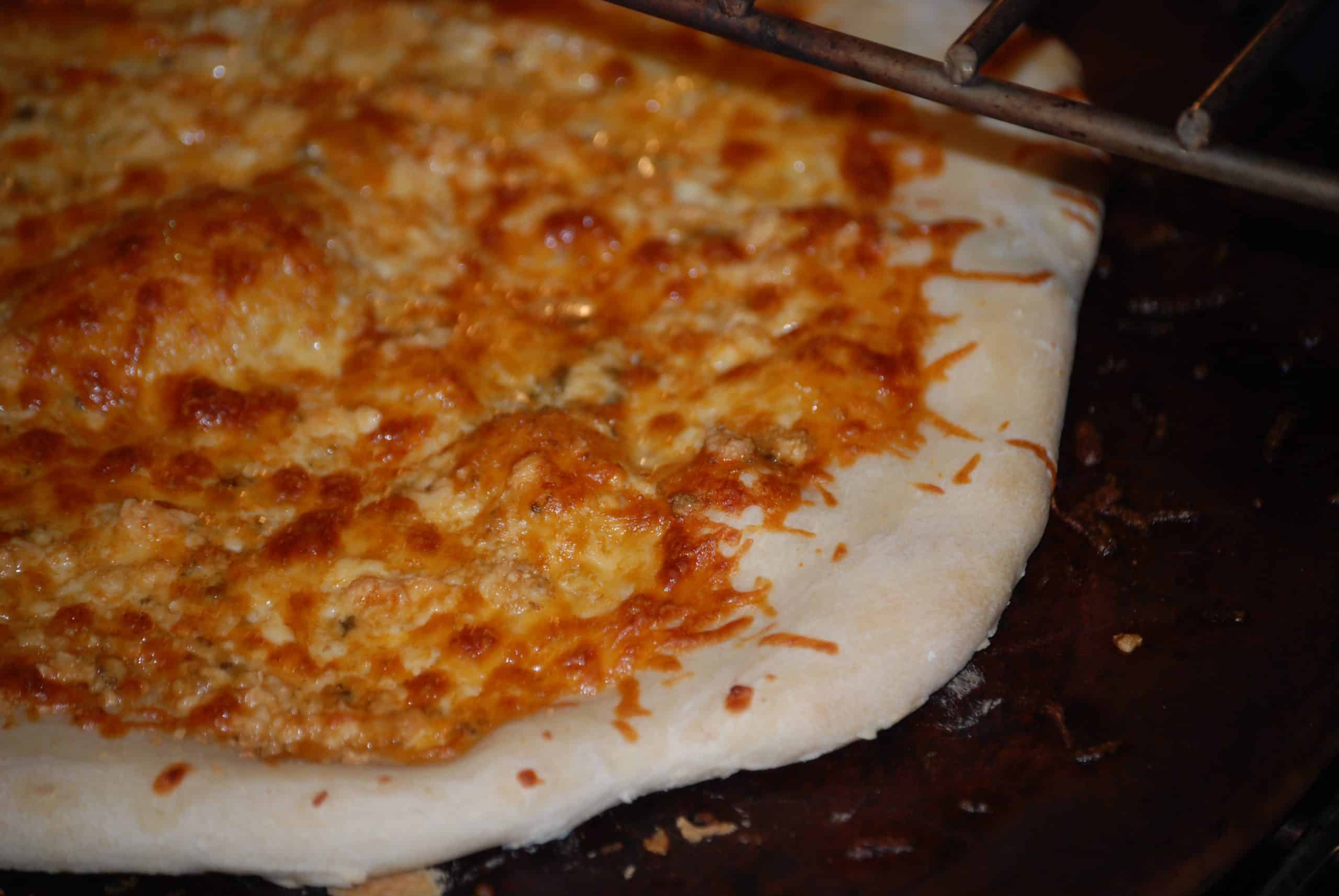 This Acorn Squash Pizza from HAPPY COOKING is super healthy - and delicious.